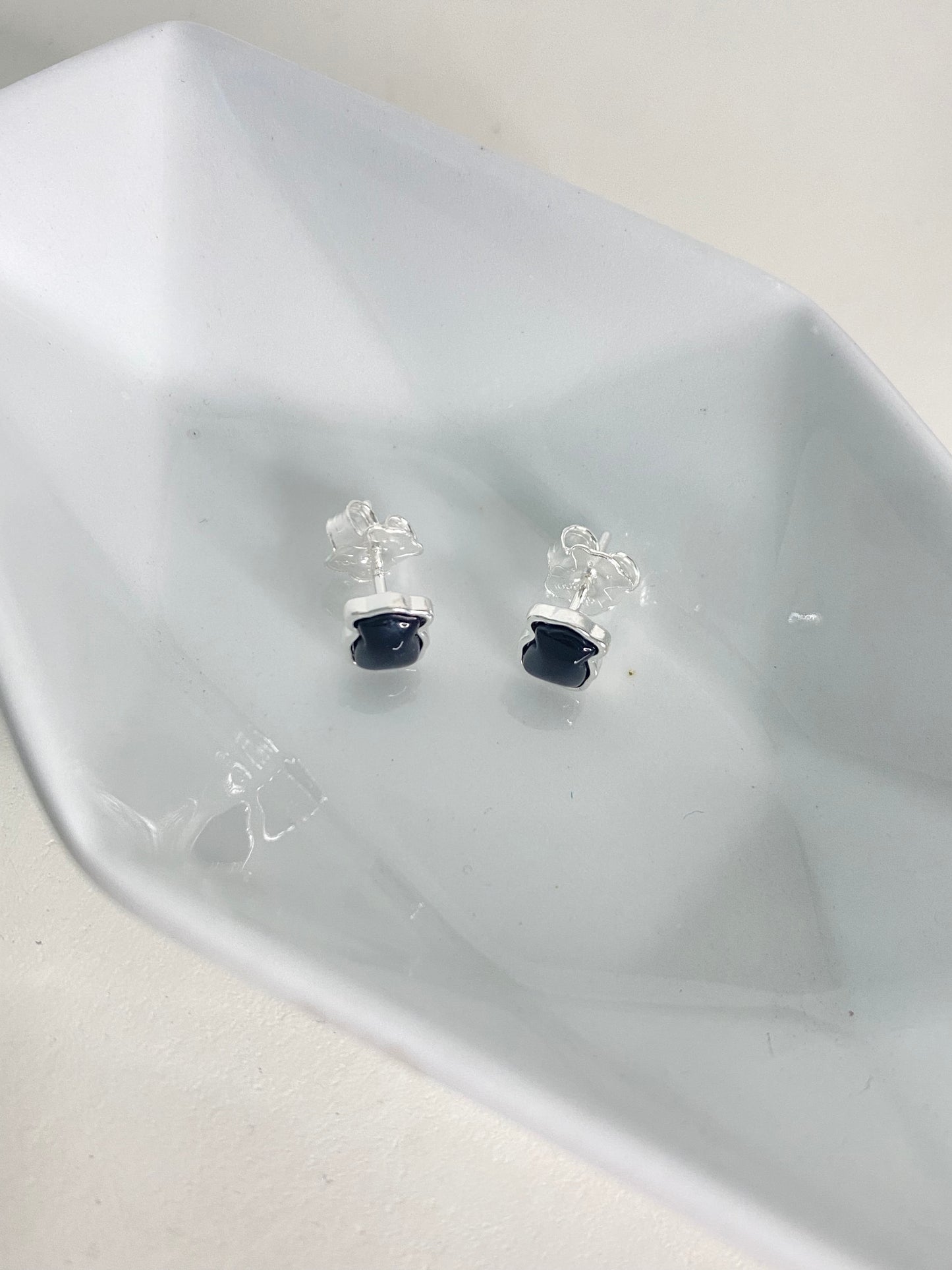 Aretes Tous negros
