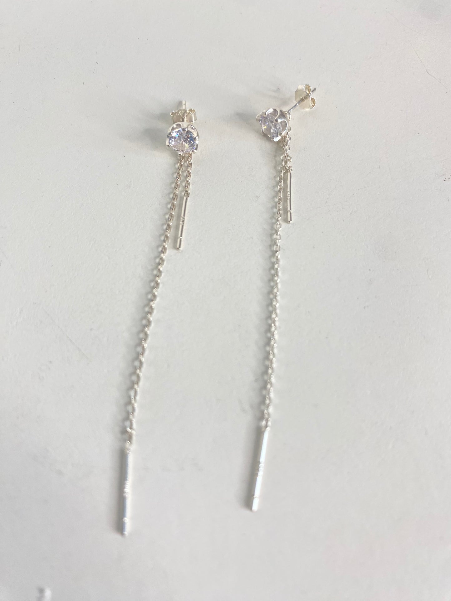 Aretes largos puntos de luz