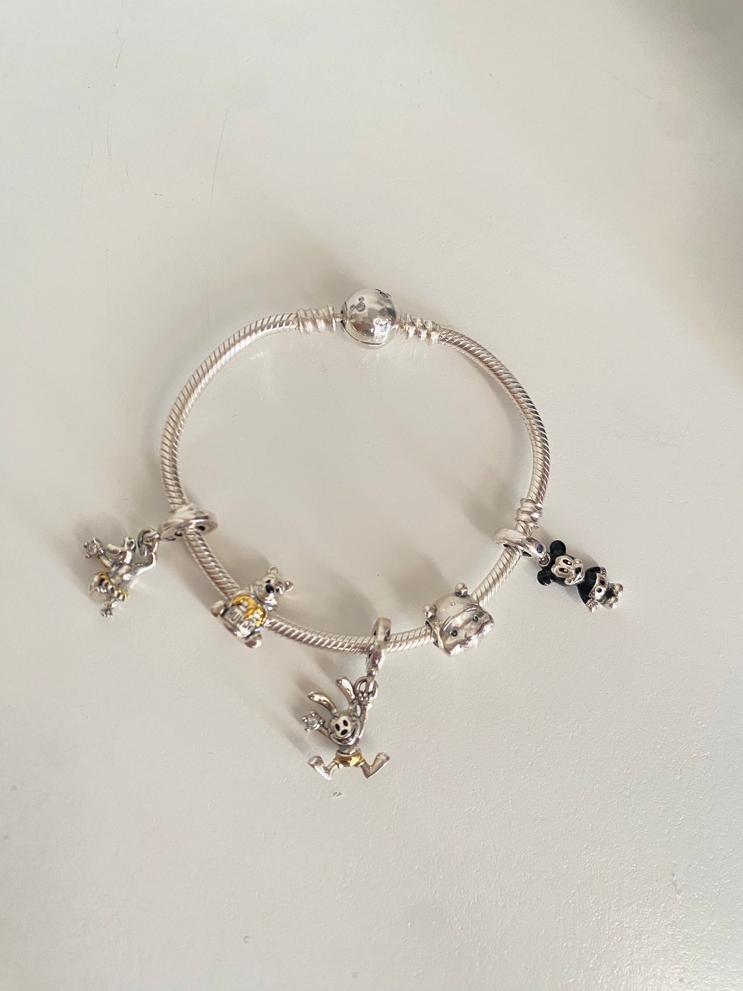 Charm Mickey inicios