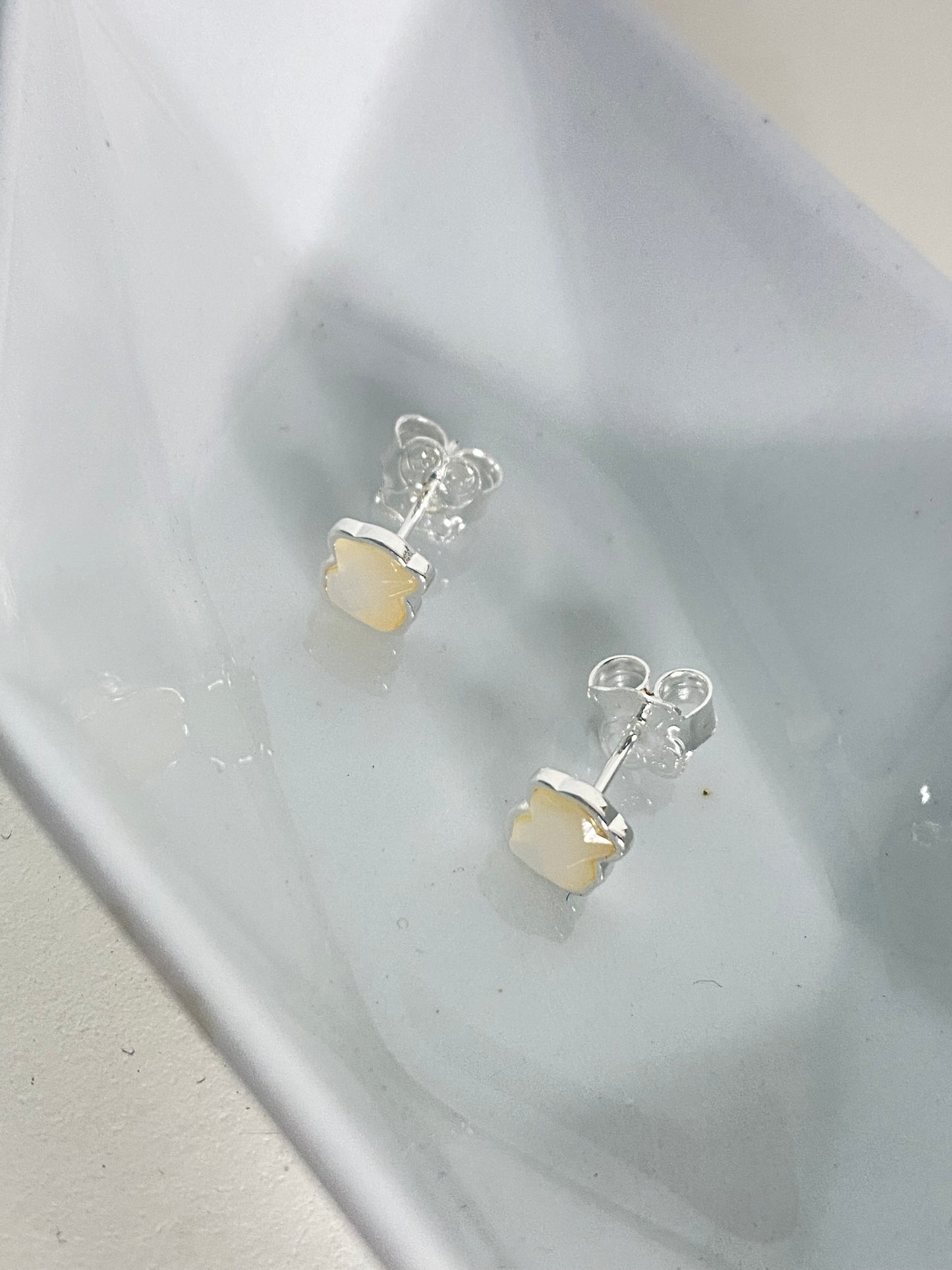 Aretes Tous blancos