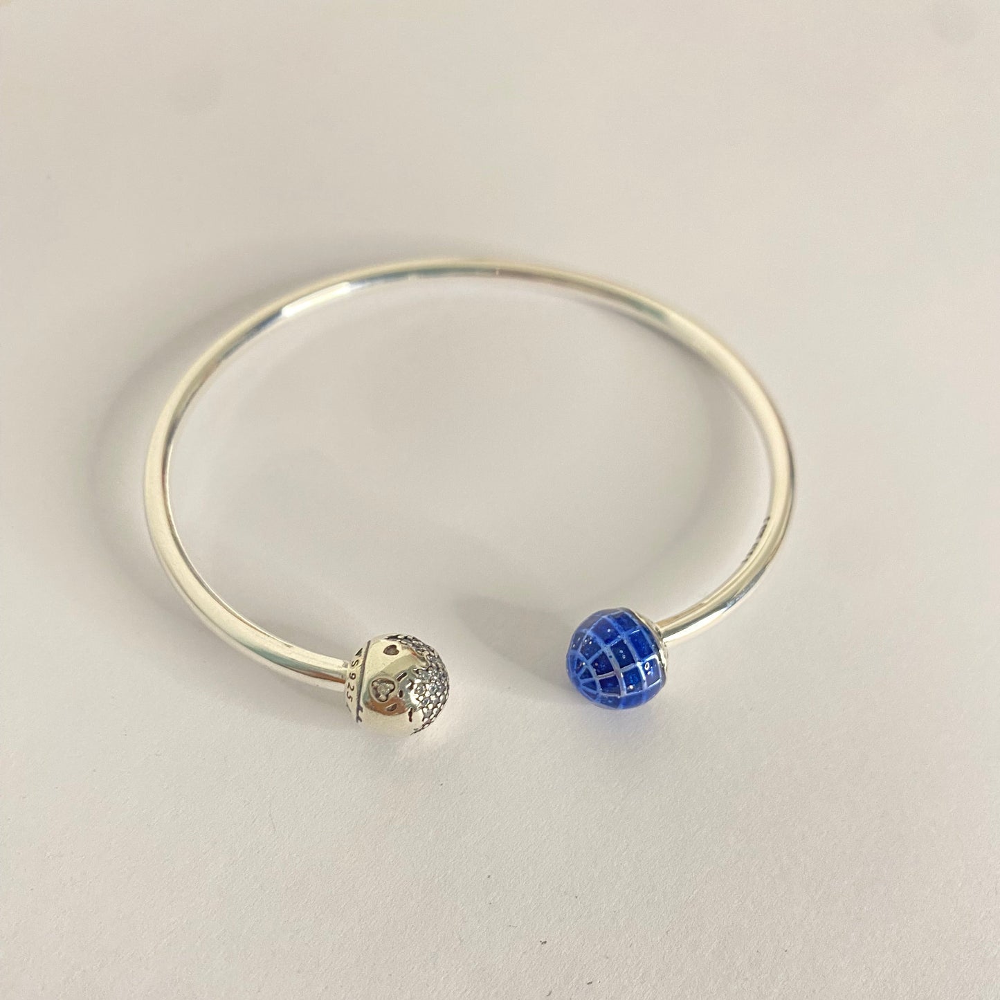 Pulsera rígida World