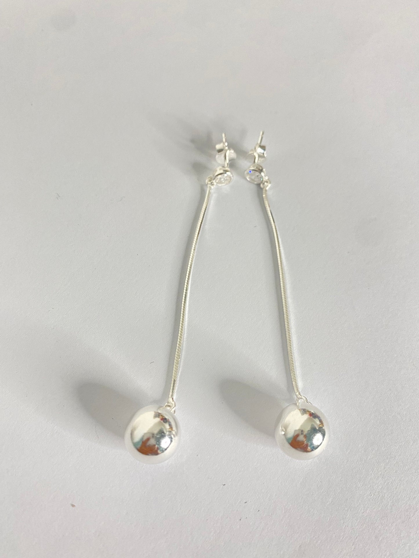 Aretes largos bolitas