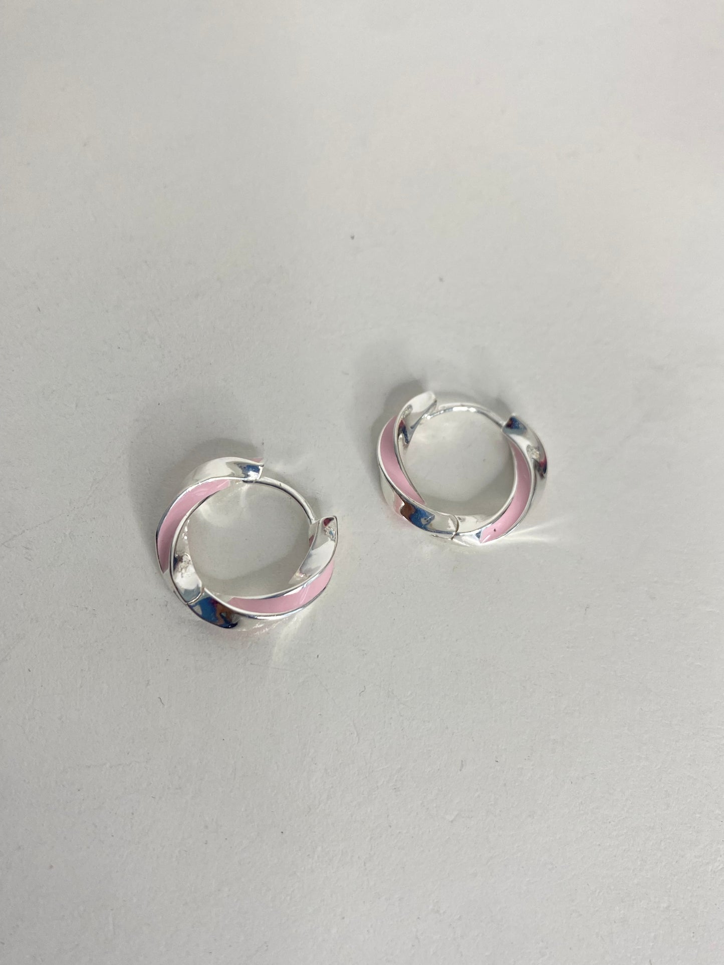 Argollas con tonos rosados