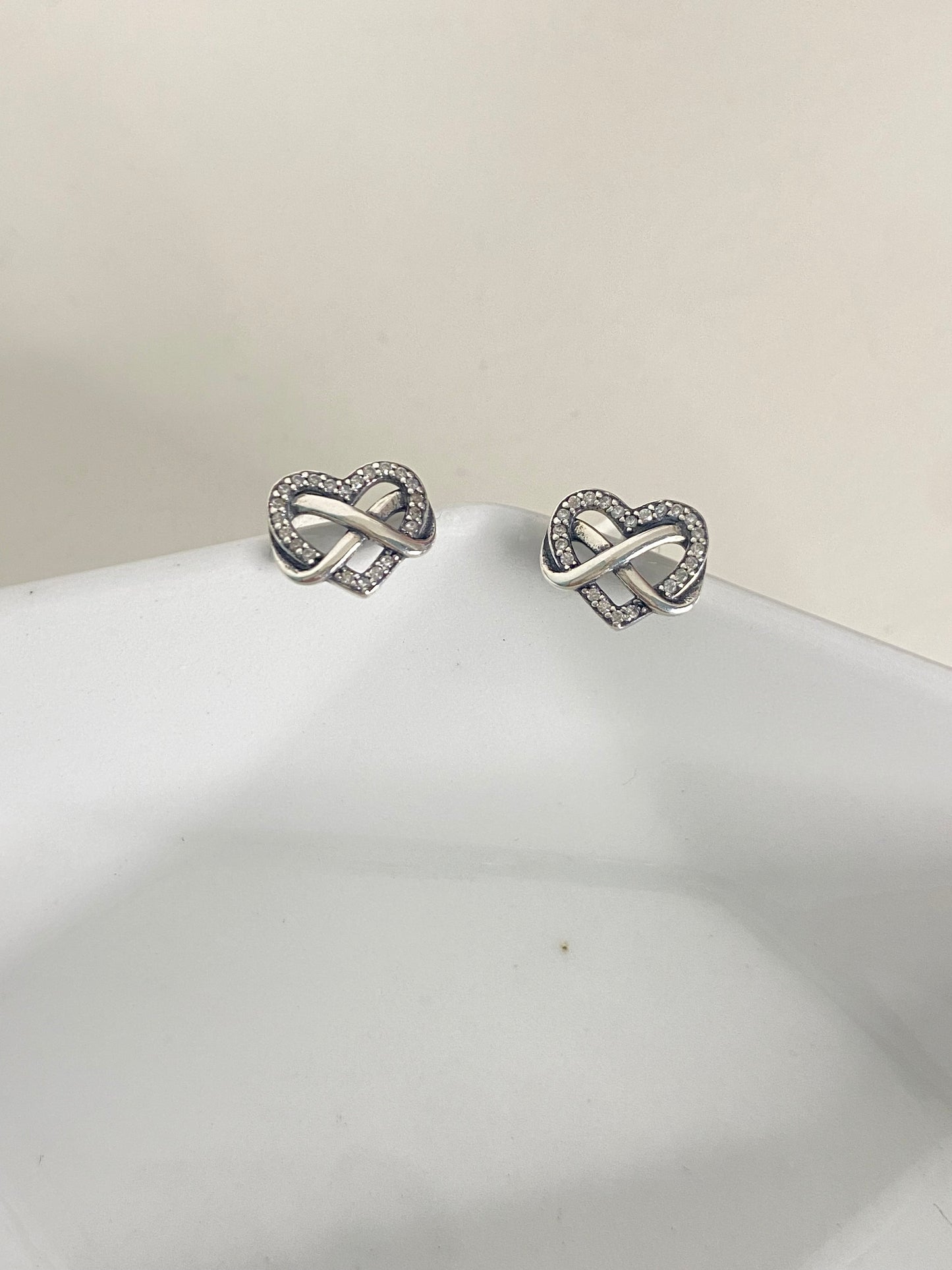 Aretes Corazon infinito
