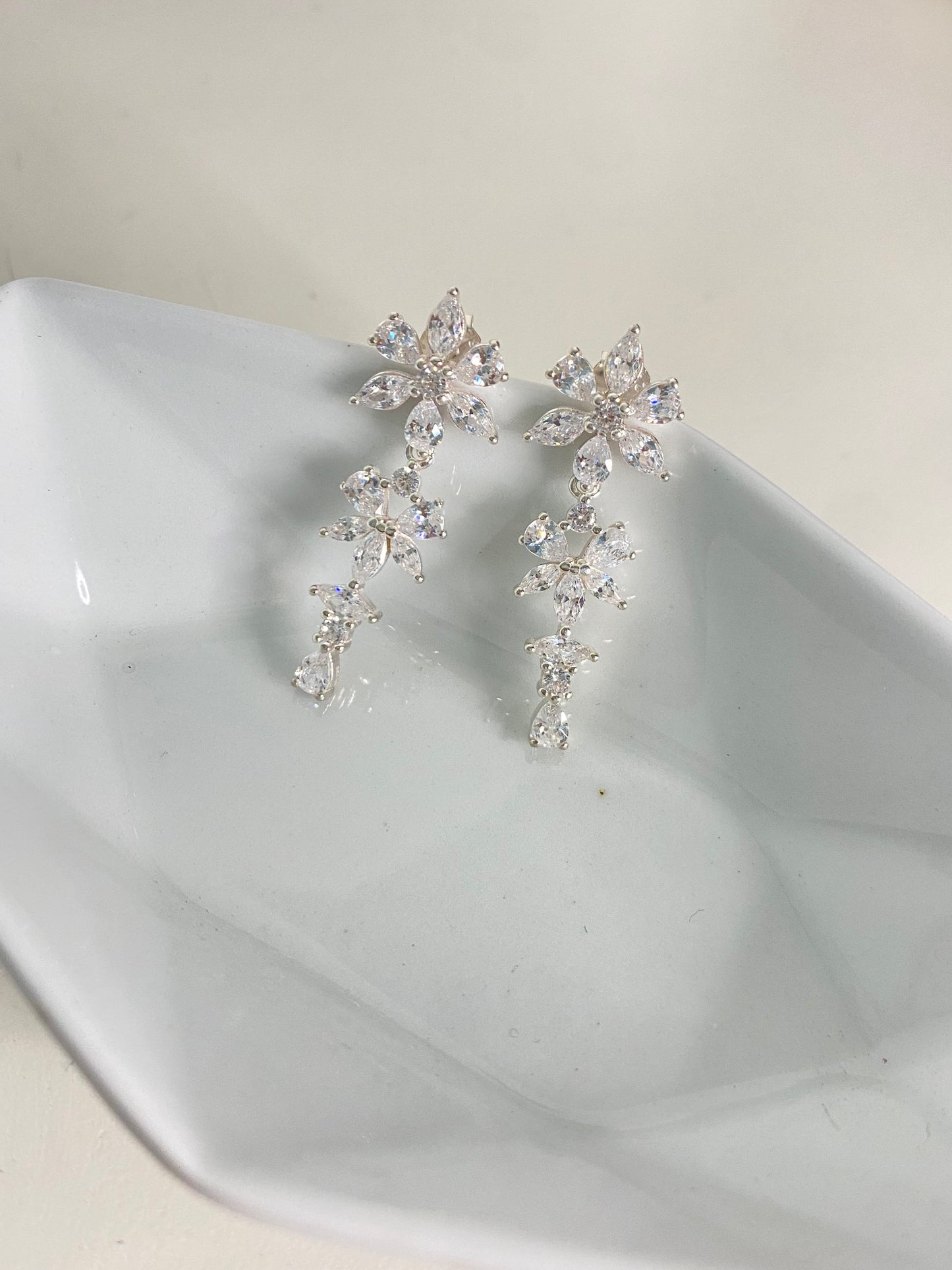 Aretes de flores largos