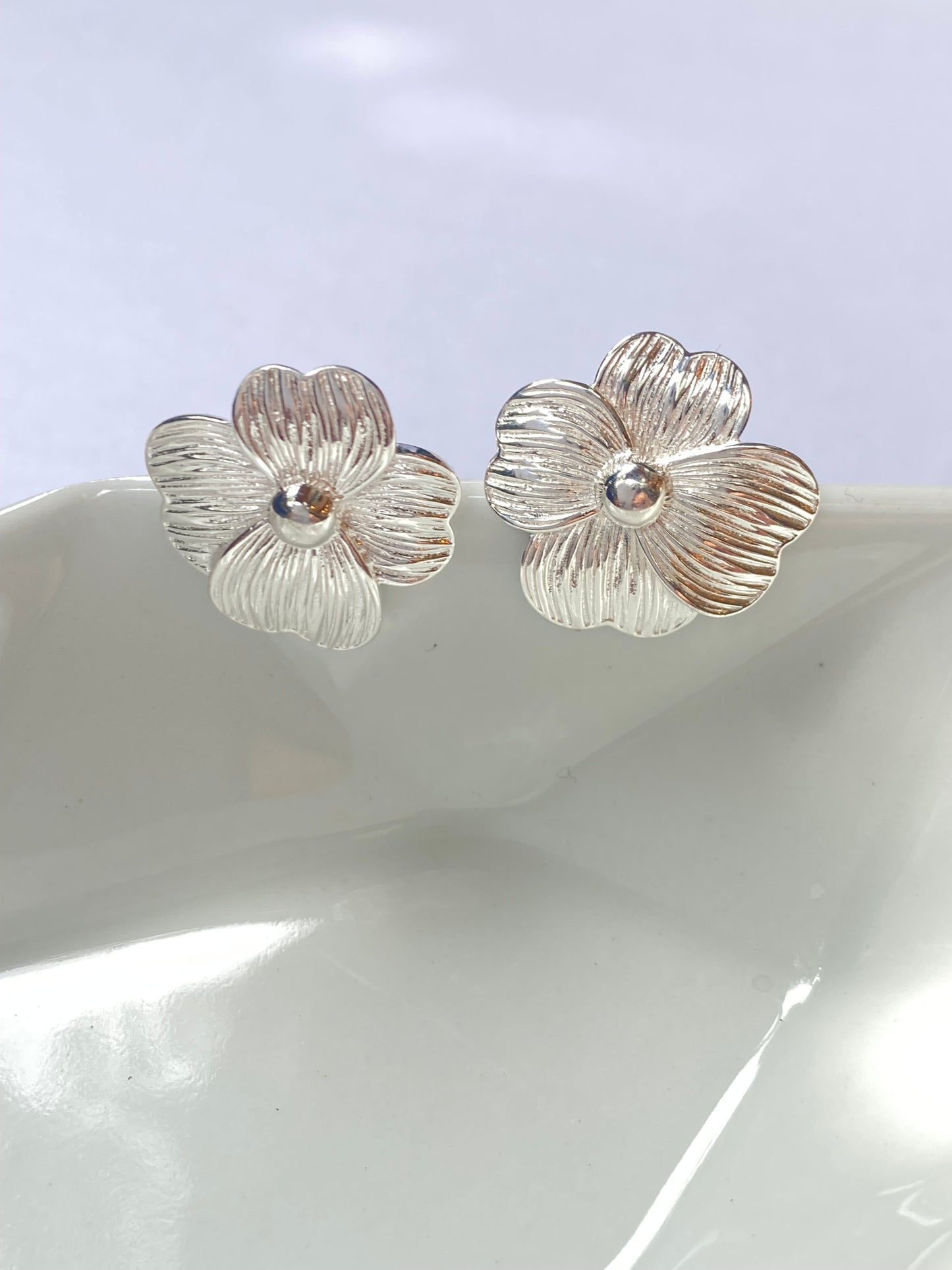 Aretes Flores plateadas