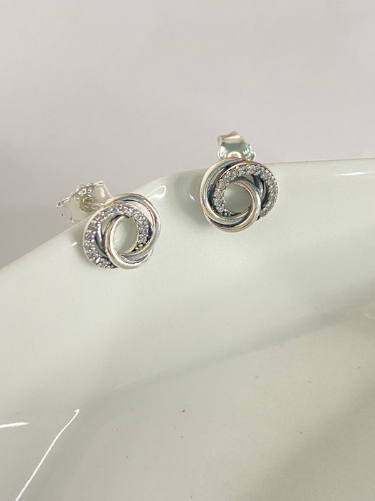 Aretes círculos entrelazados