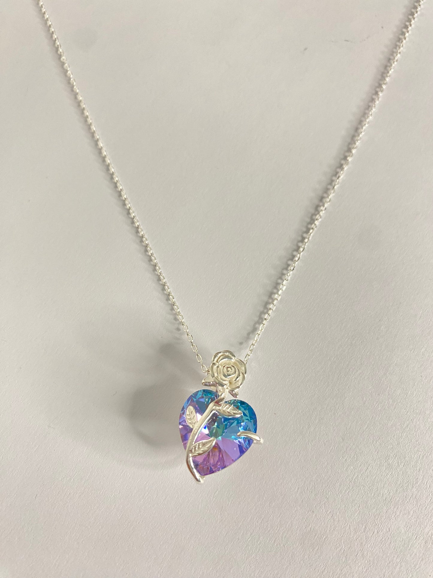 Collar corazón tornasol