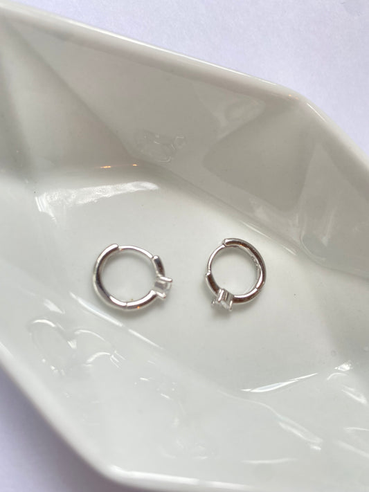 Argollas pequeñas con punto de Luz