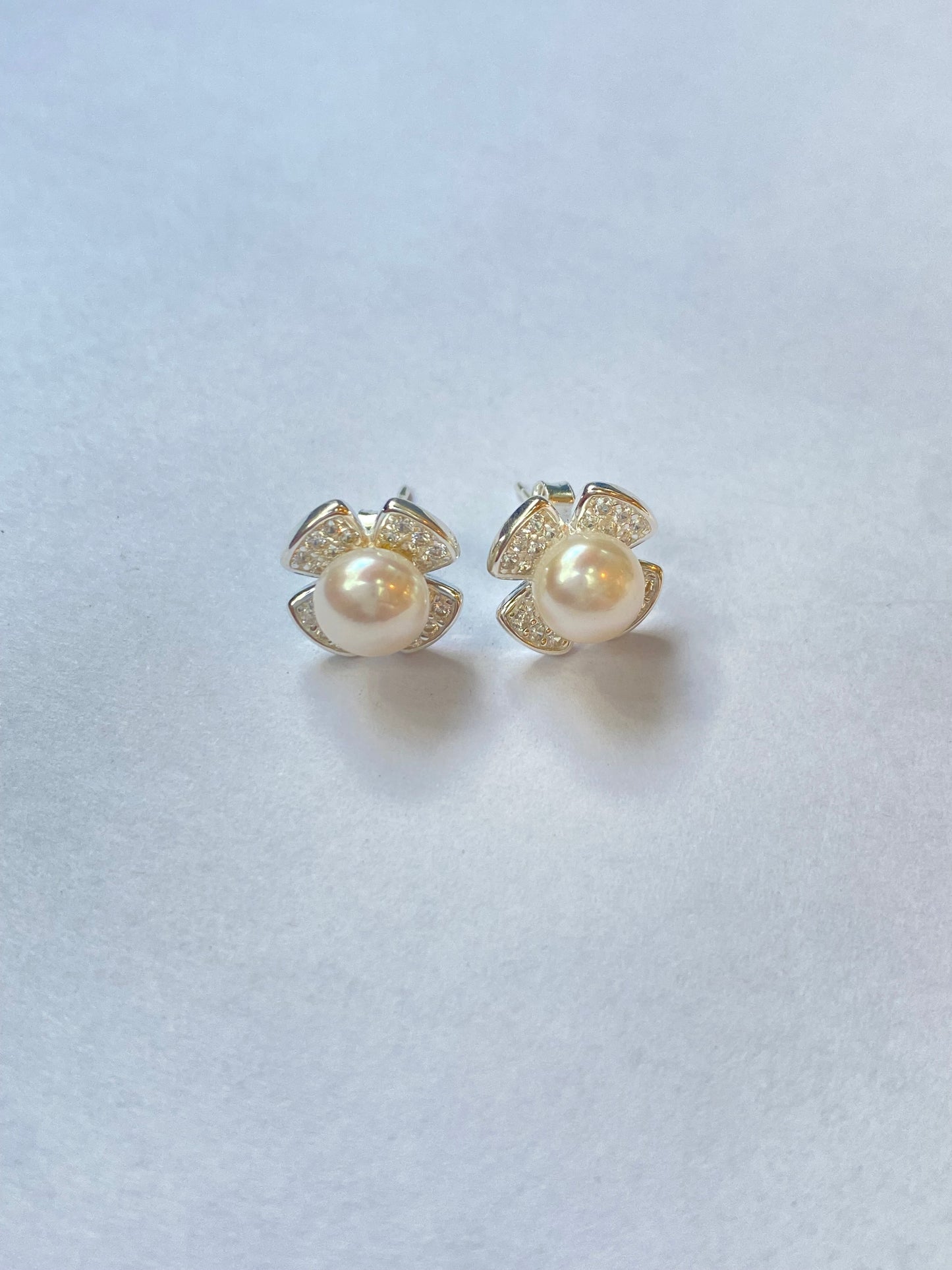 Aretes flor de perla