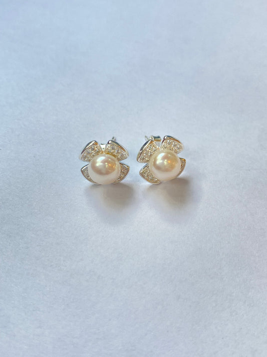 Aretes flor de perla