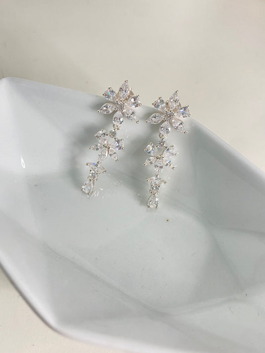 Aretes de flores largos