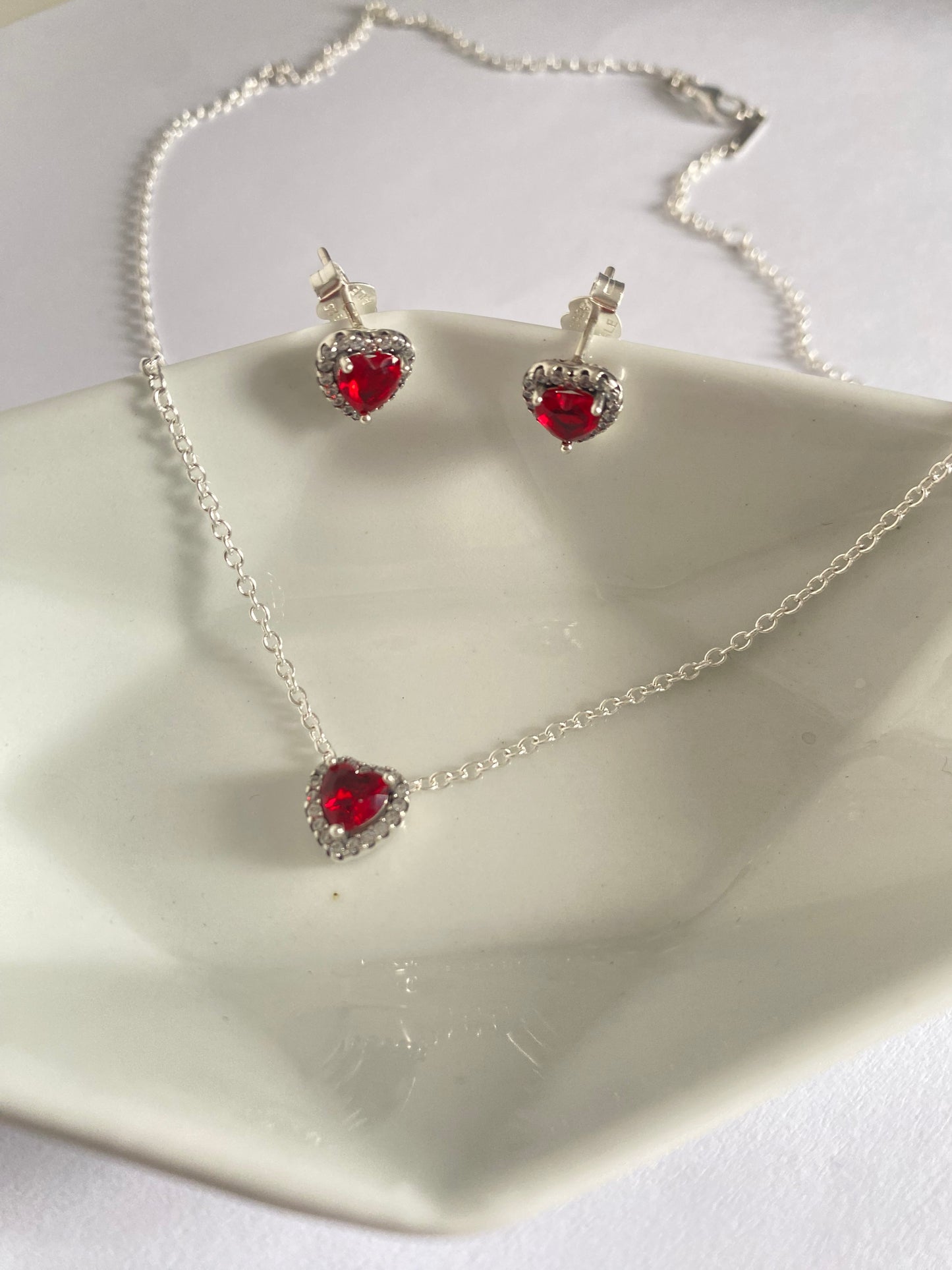 Set aretes y collar  corazon rojo